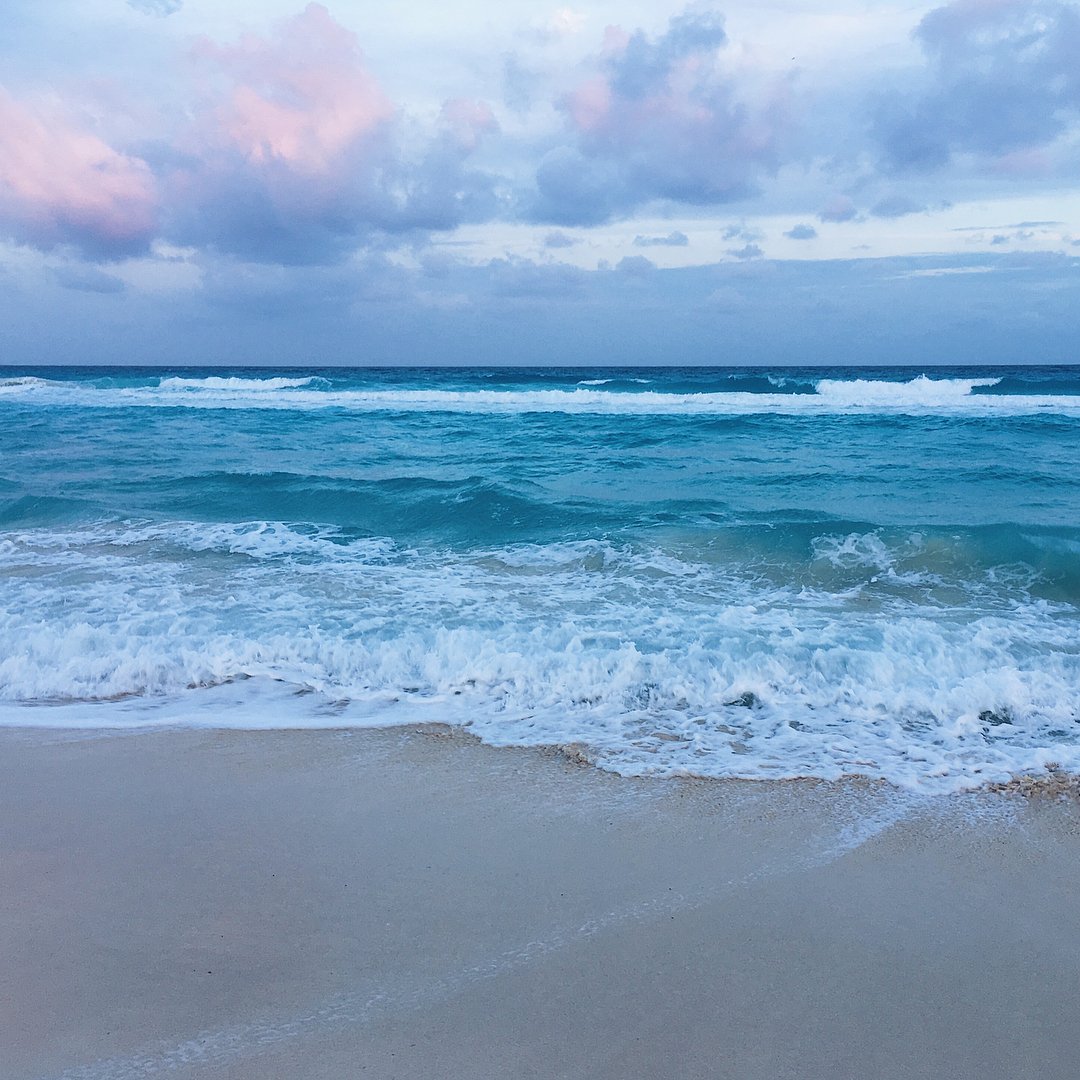 We call this #Happyness!... Are you ready to visit us and enjoy this beautiful view? #Cancún #TravelMexico #BeachDay #Familytime #sea