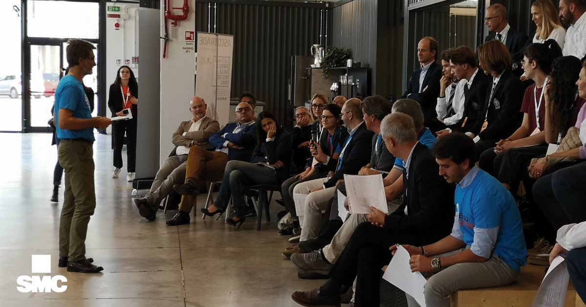 SMC_DGScompany's tweet photo. Oggi eravamo presenti alla finale del concorso #PensoFUTURO. @PaoloValeri e @deksterdotfa hanno fatto parte della giuria che ha selezionato le idee più innovative.
Un'occasione per conoscere la creatività dei ragazzi che, tramite le loro idee,vogliono creare un futuro sostenibile https://t.co/VibvuQc3bV