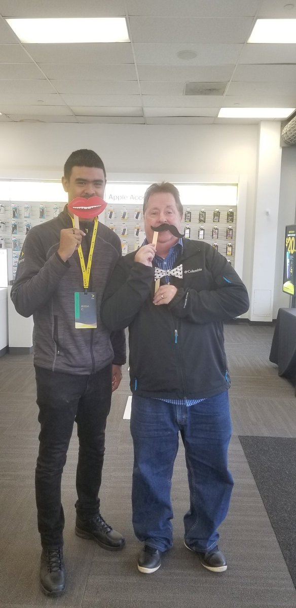 iMobile in Springfield Gardens pumped up for CL!@rsenal2 <a href="/KimGreenKerr/">Kim Kerr</a> @sprintbusiness
