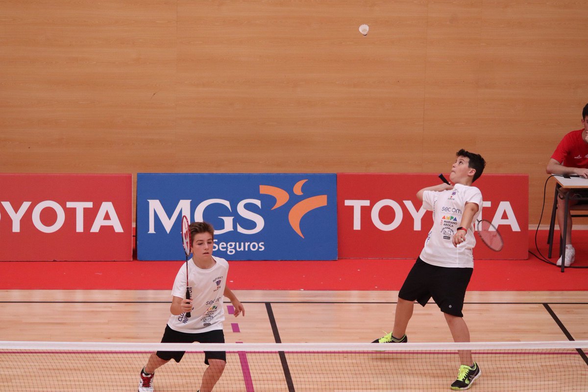 BadmintonESP's tweet photo. 🔴 El reportaje 'Bádminton, el Deporte Escolar' que explica el @CSD_AEIP 'Bádminton+ by @Toyota_ESP' con el apoyo del @MGS_Seguros ✌️

🗓️ MIÉRCOLES
⏲️ 16:15
📺 @Teledeporte

💡¿La clave del éxito futuro? Las sinergías con los que lo construirán... LOS ESCOLARES 🙇‍♀️🙇‍♂️🏃‍♀️🏃‍♂️ https://t.co/NcRUFYZX9B