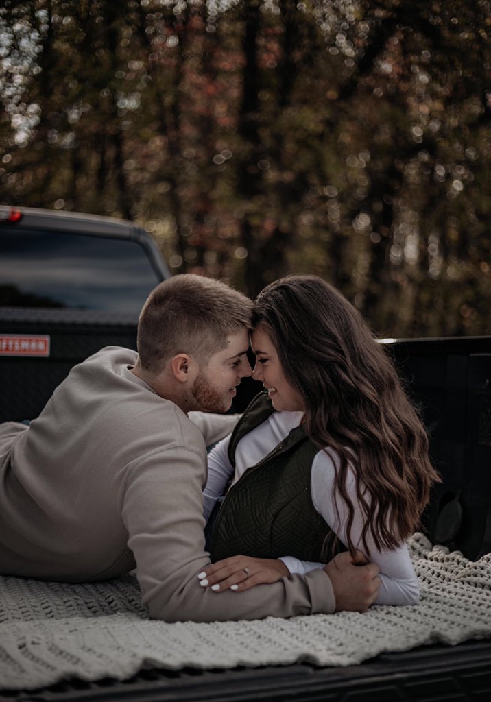 maddyoverbey's tweet photo. Some of our engagement pictures (,: 💍🍂 https://t.co/sQrK2nbJH6