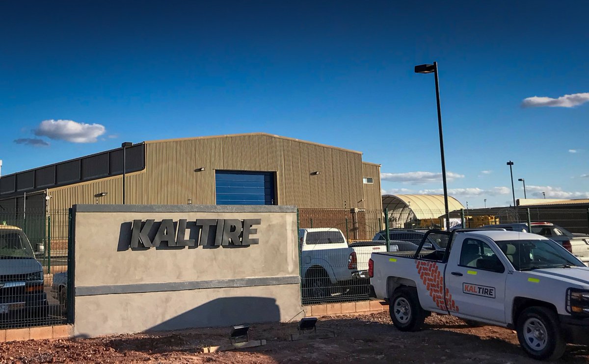 im_mining's tweet photo. Kal Tire has opened an OTR retreading plant in the heart of Sonora state’s mining industry, which will be the first of the company’s facilities to use a robot for skiving and tread grooving jobs, it says | https://t.co/JC5ZSEl2Z7 @KalTire #automation #OTRtyres #miningtyres https://t.co/R2Ym3AmsfI