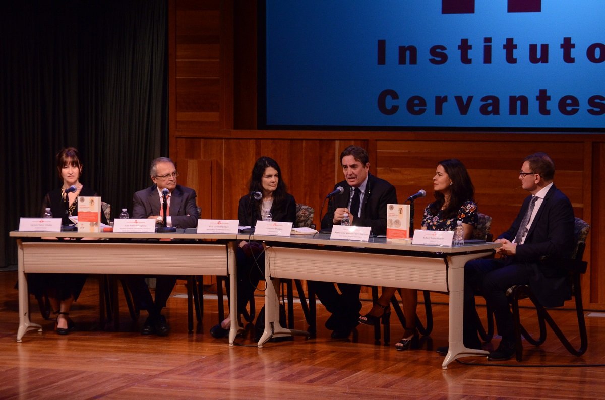 El @InstCervantes abrirá en Los Ángeles un centro que será «la casa de las culturas de la hispanidad». García Montero presenta en la metrópoli californiana la futura sede del Instituto, que se inaugurará en 2020: https://www.cervantes.es/sobre_instituto_cervantes/prensa/2019/noticias/pos_presentacion_centro_los_angeles.htm …#CervantesLosÁngeles🇺🇸#AnuarioIC2019