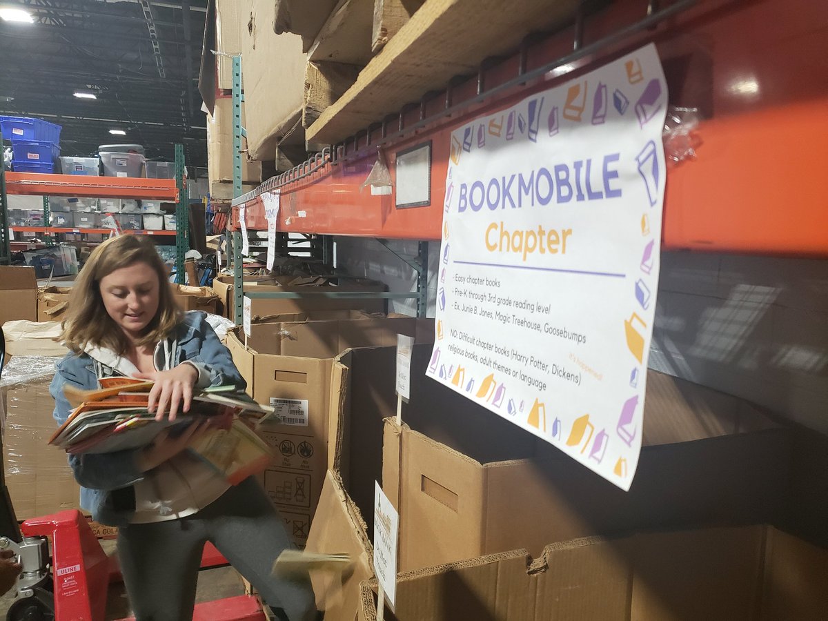 DawnWhiteNews's tweet photo. The Baltimore @ravens hosted a volunteer event today at the @warehouse1794 to organize materials for six non-profits, including the @MDBookBank. About a dozen volunteers helped at the Leveling The Playingfield event.
#BaltimoreRavens #NFLgivesback https://t.co/01iv5RhTMe