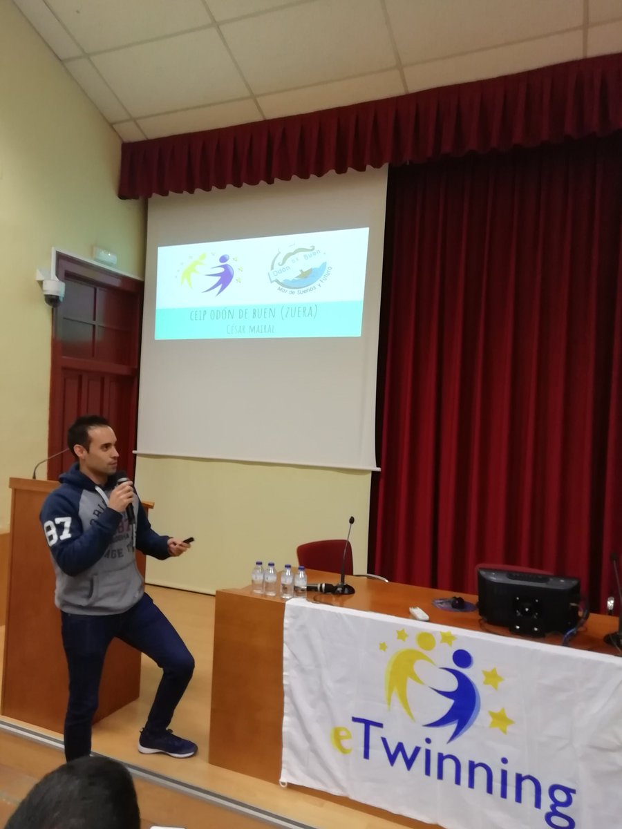 dgalextranjeras's tweet photo. @CesarMP6 refuerza la idea de unión @EUErasmusPlus y @eTwinning_es tanto para comenzar un proyecto como para comunicarse entre socios como hicieron en @BuenCeip. @sepiegob @educaINTEF @AnaMHernande @BabelAyala @dgafprofesorado https://t.co/ljBYEmAOD4