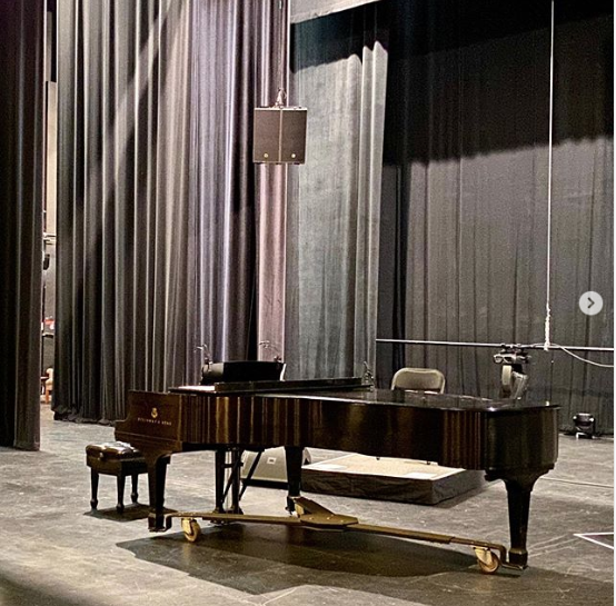 CarrollMusic's tweet photo. TONIGHT WITH TONY!
@itstonybennett #tonight @stamforddowntown #audio #backline #arcs #larak #pm5drh @lathebestsound @yamaha_proaudio_official @dwdrums @zildjiancompany @peaveyelectronics @akgaudio @shure
#nyc #nj #washingtondc #nationwide @blvdpro @boulevard_carroll_inc https://t.co/2IBgK24rCx