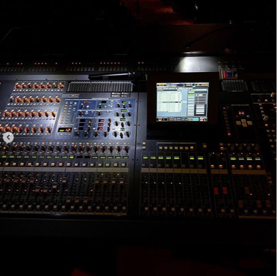 CarrollMusic's tweet photo. TONIGHT WITH TONY!
@itstonybennett #tonight @stamforddowntown #audio #backline #arcs #larak #pm5drh @lathebestsound @yamaha_proaudio_official @dwdrums @zildjiancompany @peaveyelectronics @akgaudio @shure
#nyc #nj #washingtondc #nationwide @blvdpro @boulevard_carroll_inc https://t.co/2IBgK24rCx
