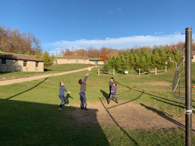RJLangEMS_tdsb's tweet photo. Grade 7s at MonocliffsOEC exploring new heights! @LC2_TDSB @MonoCliffsOEC https://t.co/XsYDY1Gll4