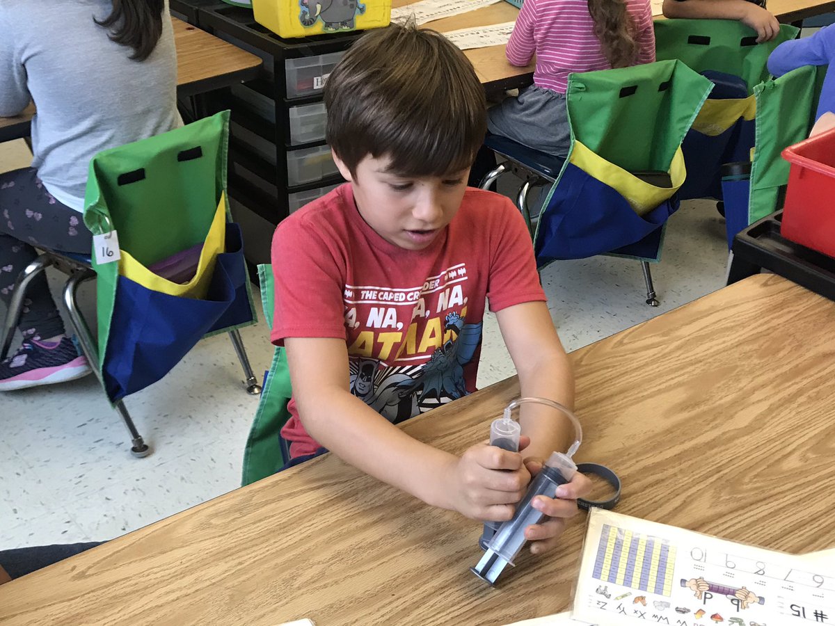 MrsPallone's tweet image. What happens when is is pushed into a smaller space? We used syringes a s plastic tubes to answer this focus question about air today. #fossscience