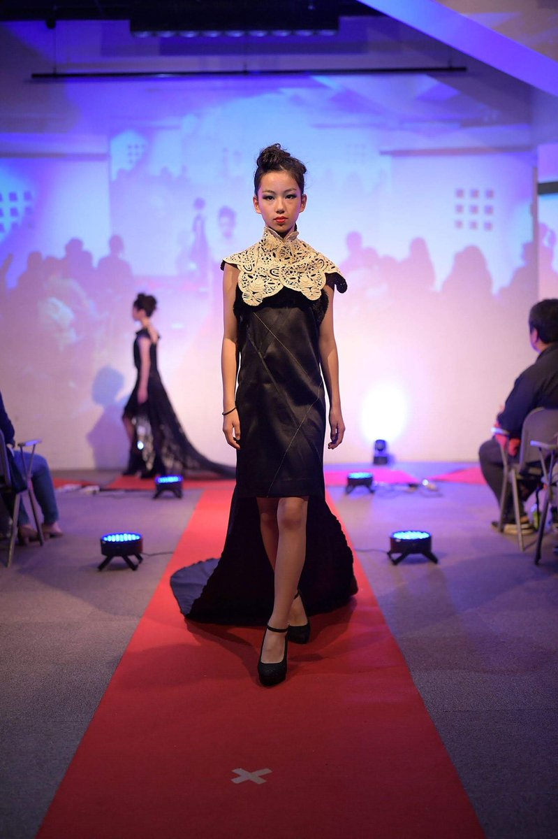 ট ইট র Erika 2つ目のステージは モード系ブランド Teruakitakahashi ステージ 凄く素敵なワンピースドレス 去年の年末ゲリラファッションショーで着て以来 めっちゃ嬉しかったです 東京キッズコレクション Topmodelschool T Co