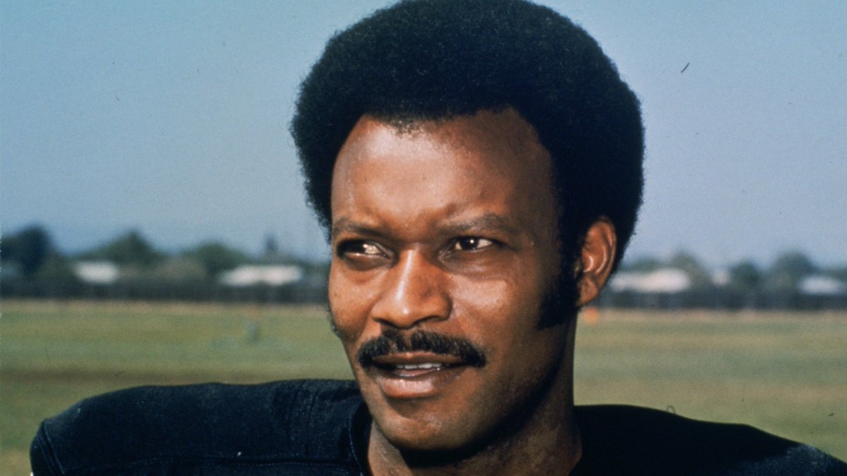 NFLMAVERICK's tweet photo. Rest In Peace ... a great man and one of the most dedicated
professionals to ever serve the #Raiders. God bless the Brown family and may God bless #24!

I 🖤🏴‍☠️🙏🏻 love you Willie Brown! https://t.co/s3Ix7qCOMl