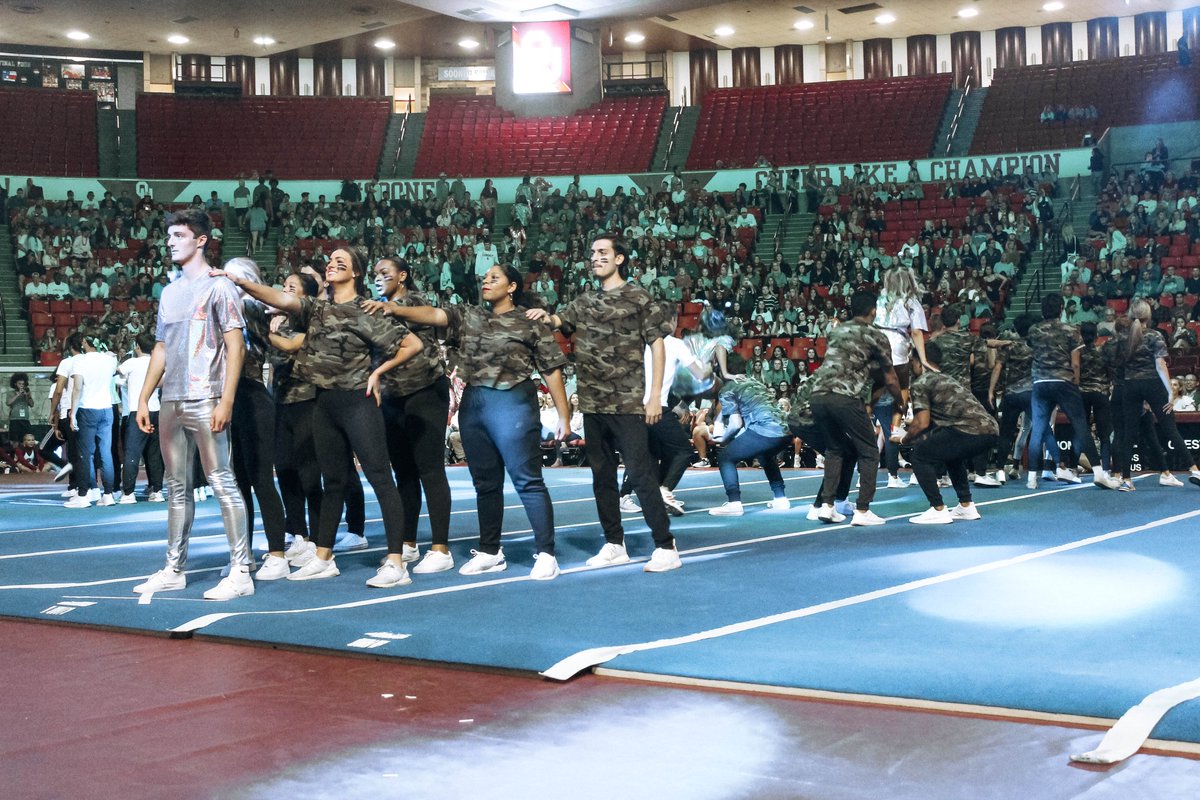 OUCAC's tweet photo. We had a groovy time at Rah! Rally💃🕺 Thanks to everyone who came out to support! https://t.co/WyV2YkvbJi