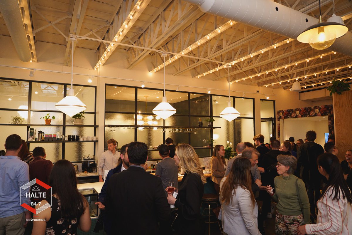 "La Halte 24-7 est l’endroit qui manquait, dans le paysage longueillois. Une place où travailler, se restaurer mais aussi se retrouver pour un 5@7, le jeudi soir."

lexieswing.com/2019/10/10/riv…