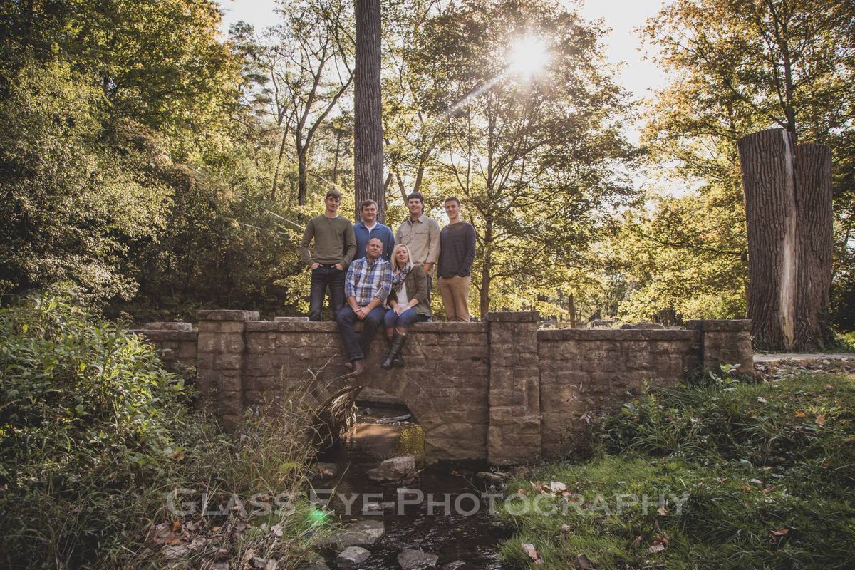 Beautiful time of year for family photos! 

#toledophotographer #ohiophotographer #columbusphotographer #familyportraits #fall #glasseyephotography #michiganphotographer