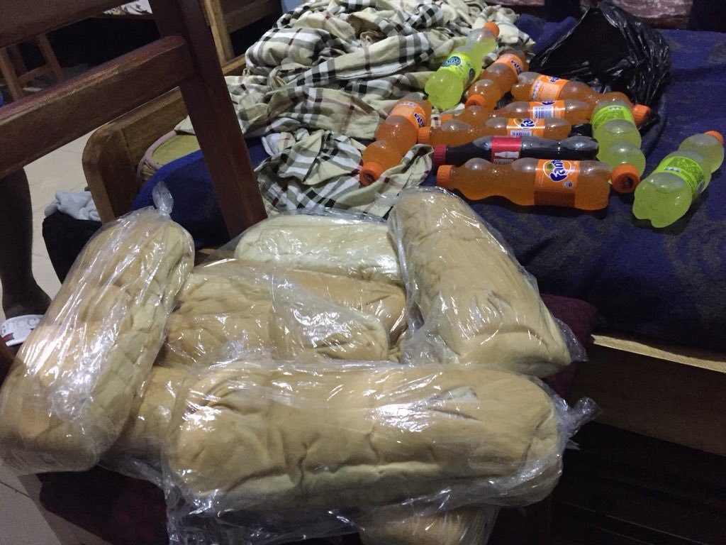 KNUST_Live's tweet image. This is how some people prepared towards the curfew a year ago. 

Tell us how you prepared towards the curfew and where you were during the curfew.

#KNUSTDemoAt1 #KNUSTLive