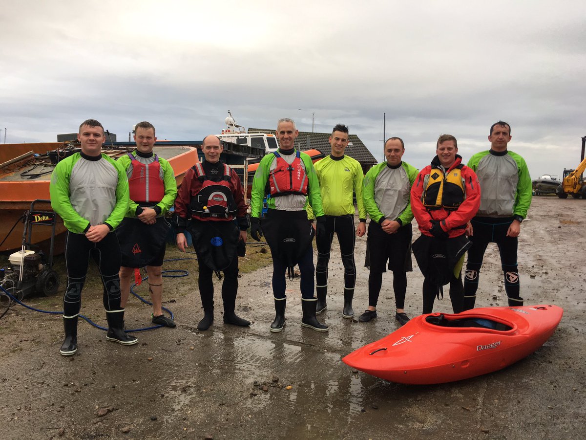39ComdOffr's tweet photo. Nothing beats a slightly bracing start to the day with a kayak in Findhorn bay with @Commander8X showing off what @Kinloss_Bks has to offer. Even the seals came out to play. @Proud_Sappers https://t.co/Fv1uQy0Pyq