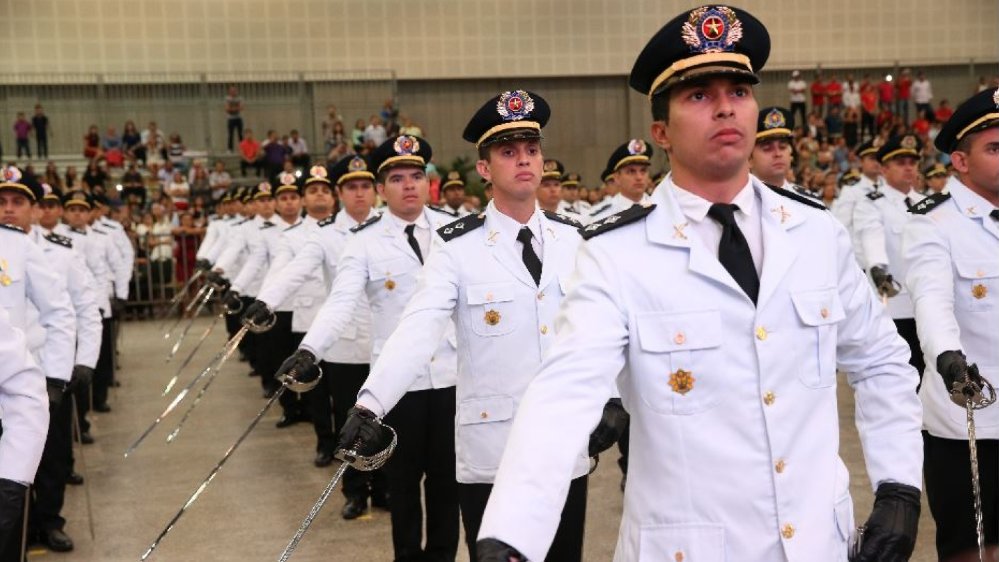 bombeirosce's tweet photo. Camilo Santana convoca segunda turma de aprovados do concurso do Corpo de Bombeiros https://t.co/yYAJF3jymV https://t.co/llKDcl6GuD