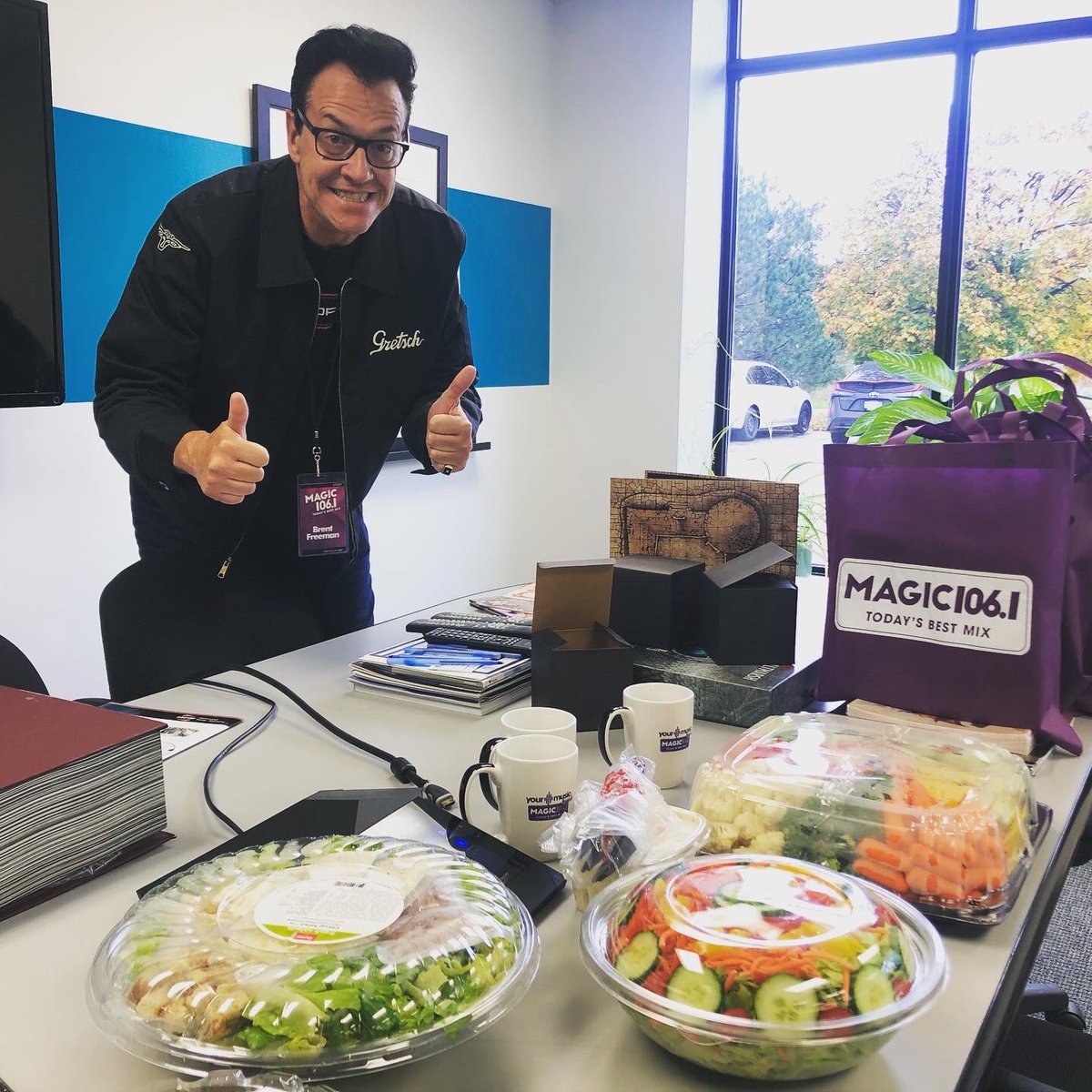magic1061's tweet photo. Through rain or shine, we’re here bringing lunch to your bunch, courtesy of @LongosMarkets! Thank you to everyone at Ampersand in Guelph for having us as Your Music At Work! There’s still time, enter for your chance to win! #Magic1061 #YourMusicAtWork #LunchBunch #Longos https://t.co/0EPhE9tBnY