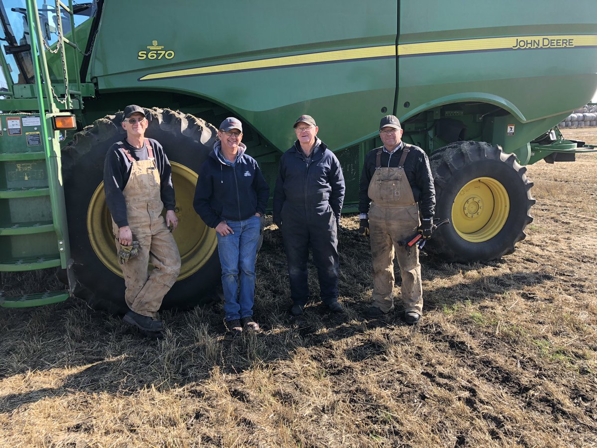 PaigeLStewart22's tweet photo. 157 years of farm experience between these 4! Amazing group that we get to learn from- and “The Boss” isn’t even represented here! We are getting an education #harvest19 @chrisprocyk @fullcountfarms https://t.co/n2vj4toUWb