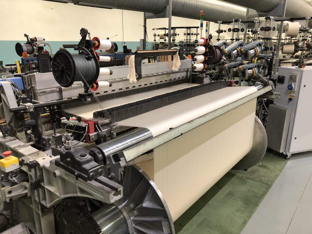 MRoijakkers's tweet photo. Vandaag met collega’s @Deltion en #innotecs bij @polopique geweest, van katoen worden geautomatiseerd flinterdunne draadjes gesponnen om vervolgens stof te weven en blouses te maken. #techniek 👌 https://t.co/C75EA9BTZx