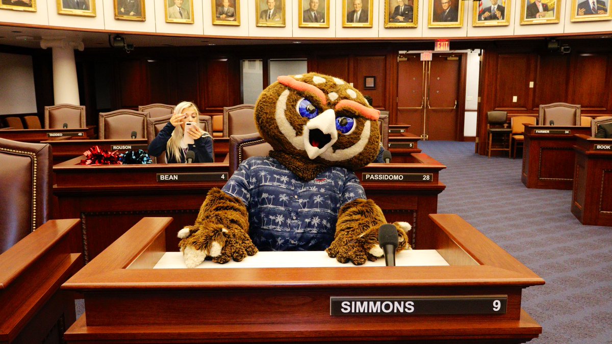 FAUOwlAdvocates's tweet photo. #Owlsey and his squad are enjoying their time at the Capitol! #FAUDay #FAU https://t.co/YfuFo1MHIU