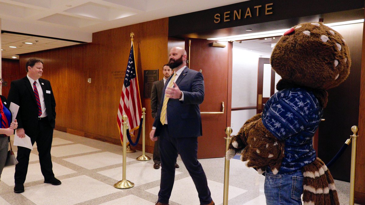 FAUOwlAdvocates's tweet photo. #Owlsey and his squad are enjoying their time at the Capitol! #FAUDay #FAU https://t.co/YfuFo1MHIU