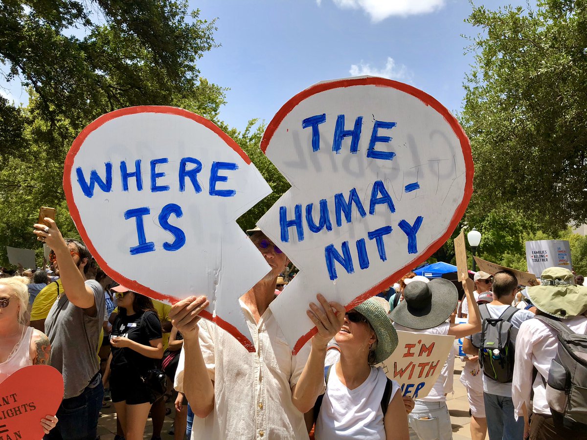 YRUMarchingTX's tweet photo. 🚨🚨 Kirstjen Nielsen is speaking at @FortuneMPW NOW!
We stand in solidarity with @jewishaction as they take over the #FortuneMPW hashtag during her session.
Let's make it clear child snatchers don't deserve a platform. #NoSoftLanding #StopNormalizingHate
PLEASE SHARE AND RT! https://t.co/OgktvNjjac
