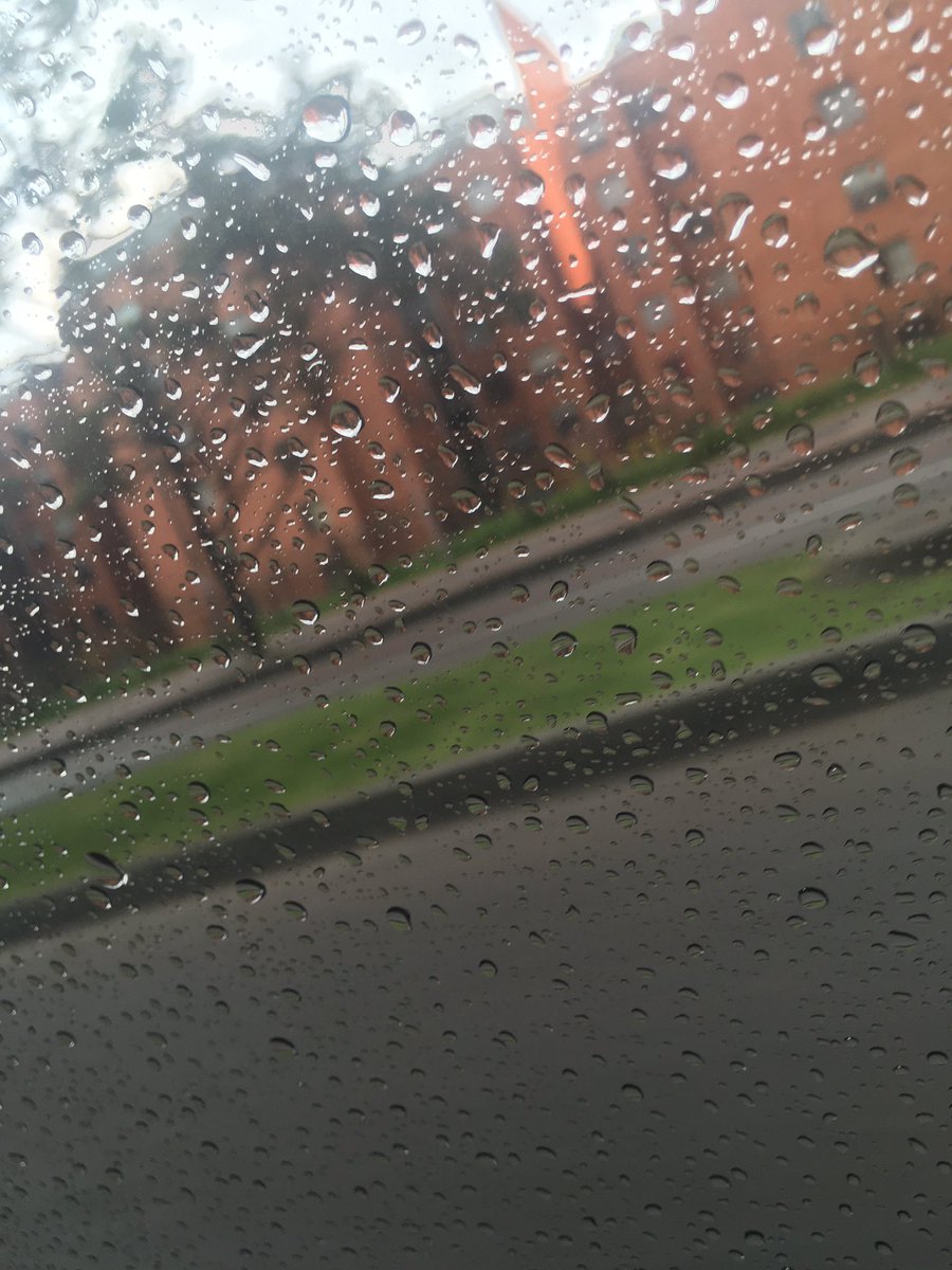 valelosada_'s tweet image. Saliendo de clase en un clima bipolar  pero con buena música camino a casa @MCHeisel @los40colombia hola, holaaa para todos feliz día!  #HeiselTime