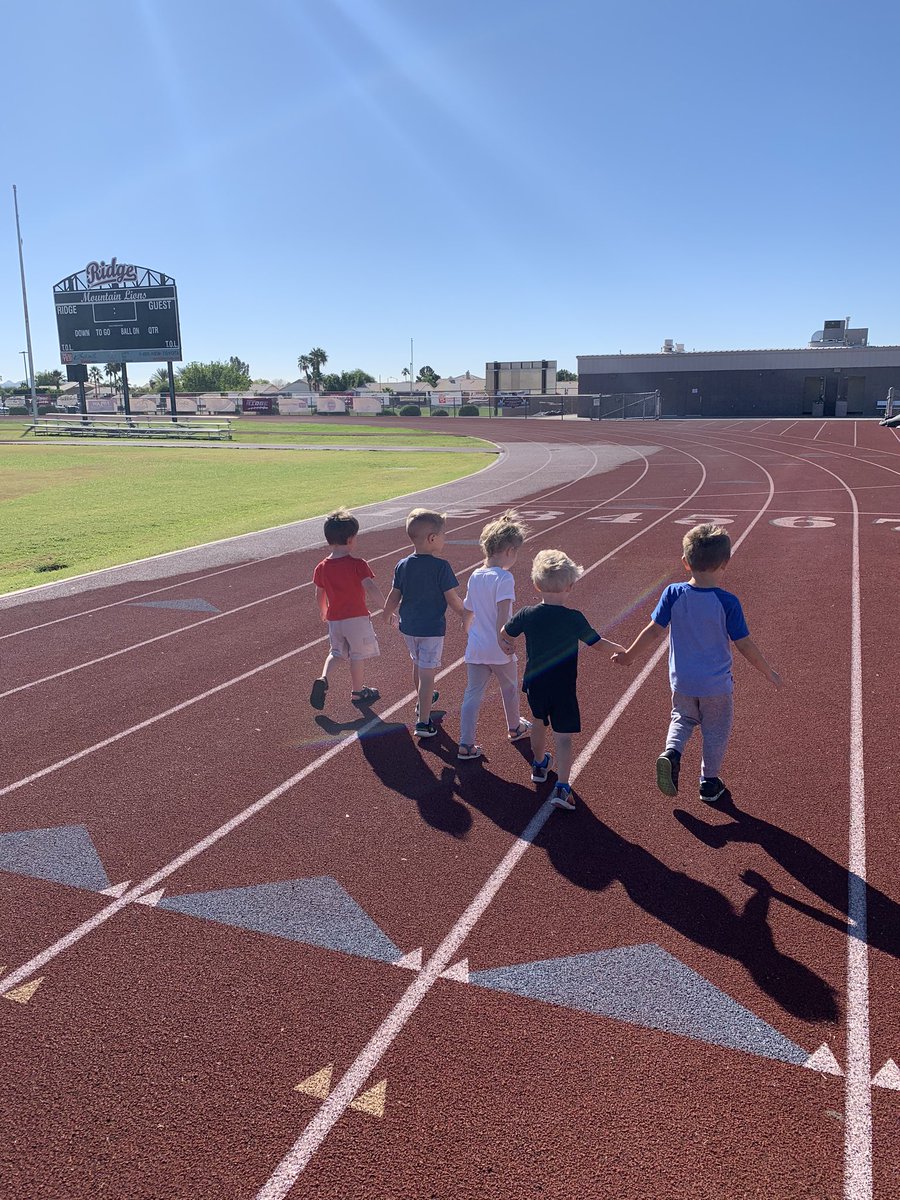 RidgeLions's tweet photo. Lil Lions tuesday track club👟👟 #exercisefun #beautifulday #preschool #mountainridge @CommunityDv https://t.co/MGs070ZR3Y