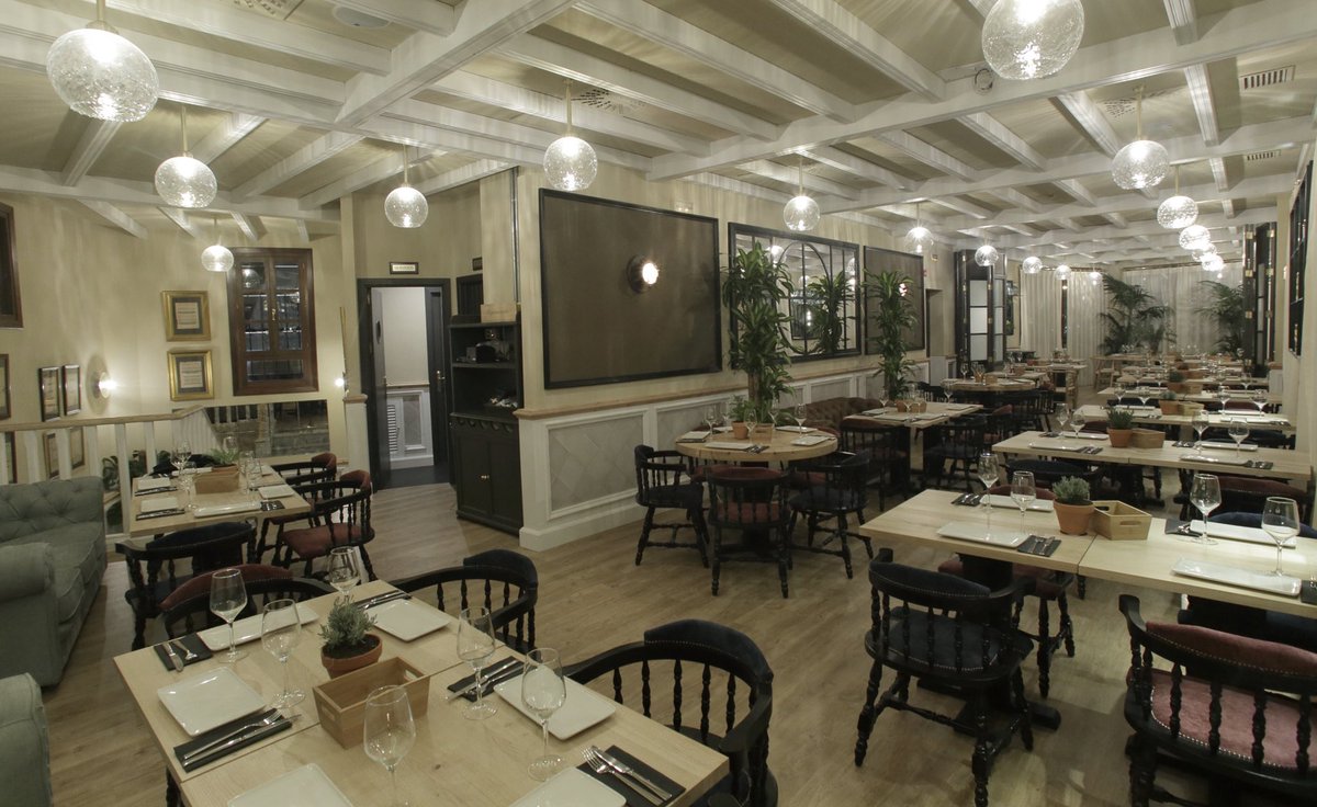 Haz que el #martes no sea un día cualquiera y vente a #cenar a #Rocala. ¡Venga, que tu mesa te está esperando! 
#martes #saliracenar #tdsgastro #sevillahoy #gastro #gastrosevilla #foodies