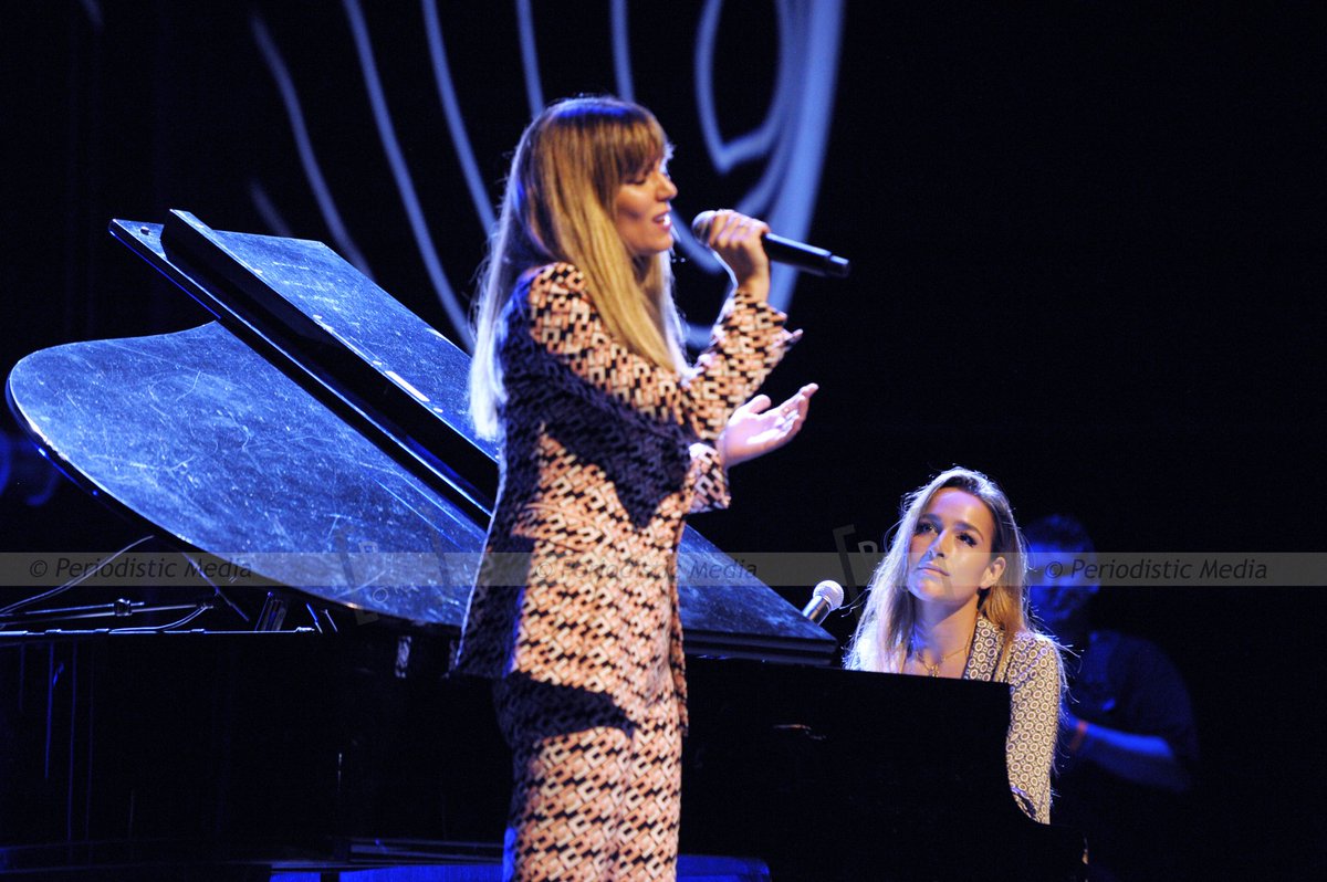 PeriodisticM's tweet photo. ❤️📸 @Edurnity y @girlandthepiano son todo corazón sobre el escenario #dtcúnicas #dtcunicas #unicas #dialtalcualunicas @EdurneSiite @belencfo @belenclubfans https://t.co/X6YEgbIDzD