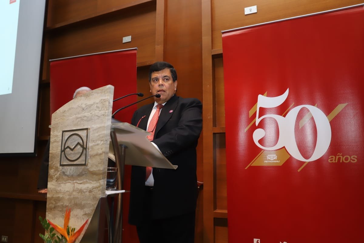 petroperu_sa's tweet photo. @guayo_paredes @snmpeperu @sphidrocarburos @Gestionpe @mineriaenergia @rumbominero @paisminero @energiminas1 @PERU_ENERGIA @EOG_magazine @MinemPeru Sobre el #PMRT, nuestro Presidente resaltó que está satisfecho con los acuerdos alcanzados con las empresas contratistas, lo que se traduce en un significativo avance en el proyecto, reduciendo los sobrecostos. #AMECOP https://t.co/SfD9HVGphc