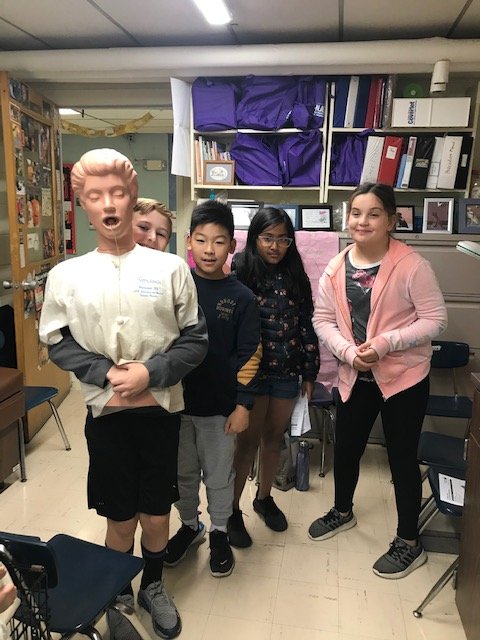 Nurse DiCola teaches Cedar Hill Fifth Graders Cole Berkman, Issac Pyo, Zara Serukur, and Eve Loughran the Heimlich Maneuver! @MontvilleTwpSch #CHhappenings #MontvilleTownshipPublicSchools #CHES