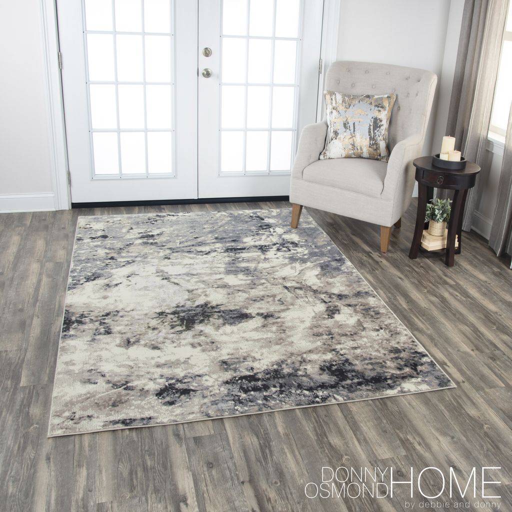 RizzyHome's tweet image. We cannot get enough of this Donnie Osmond rug! We love the colors, the pattern, and everything in between. #donnieosmond #rizzyhome #hpm2019 #homedecor