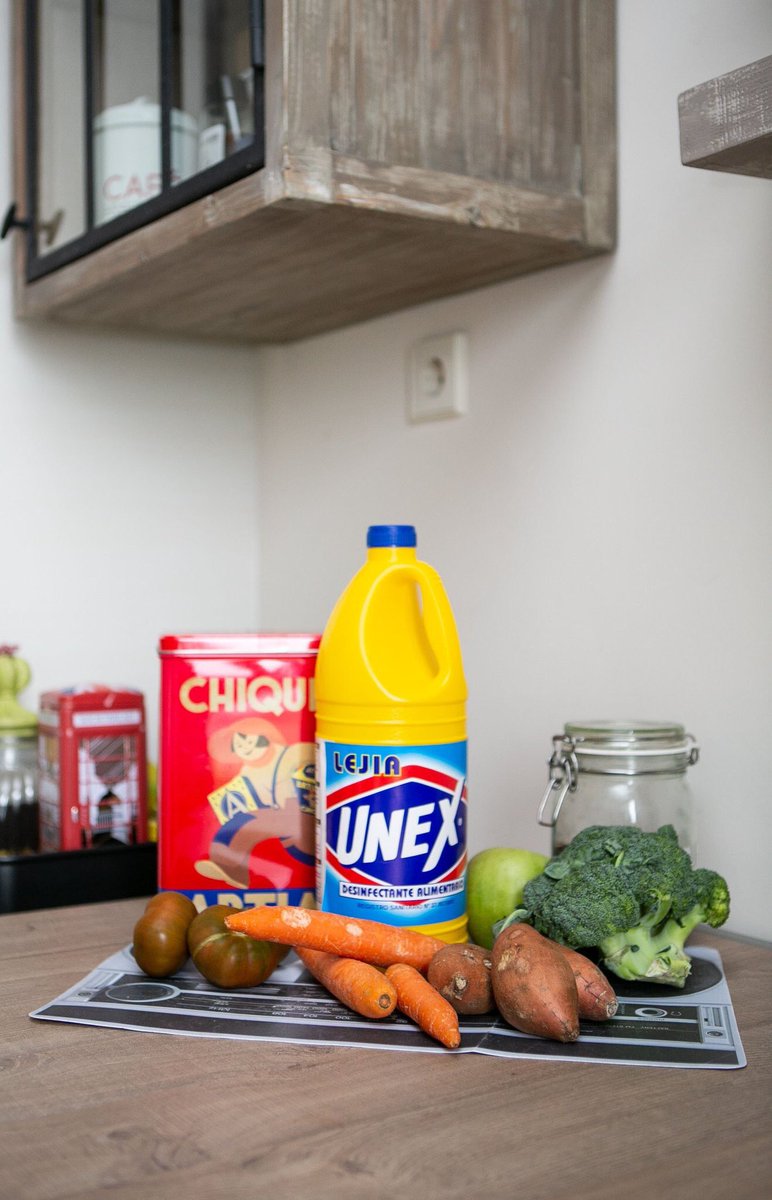 UNEXoficial's tweet photo. Comercializadas en envase amarillo, el uso de la lejía tradicional está relacionado con sus propiedades desinfectantes, por lo que se emplea para la limpieza de cocinas o baños. Además, también es apta para desinfección de bebida y alimentos... https://t.co/IQltKHECq3