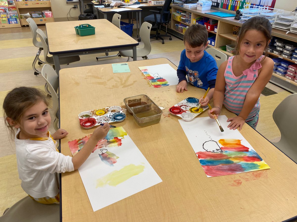 artsykidsrock's tweet photo. Last week Kindergarteners painted the backgrounds of their mouse pictures by practicing how to mix primary colors to make secondary colors! Check them all out on Artsonia! https://t.co/AdU5dKSG3y