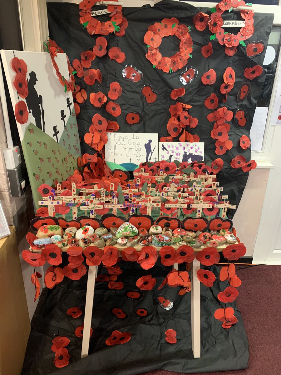 klw_84's tweet image. I am very proud to be a part of @MynyddIsaScouts this is our finished display at the local community centre! The beavers cubs and scouts have all played a part ⚜️ #scoutingfamily