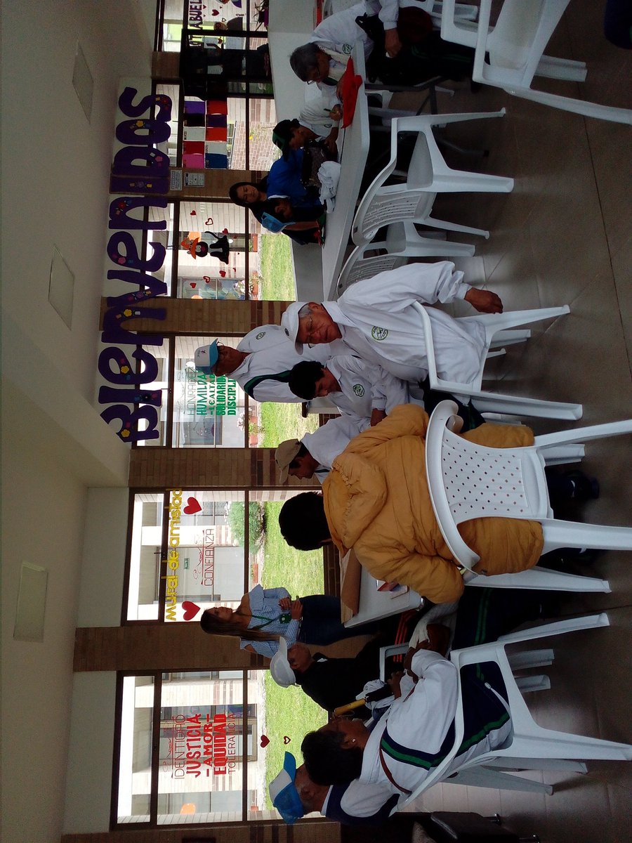 25 adultos mayores recibieron capacitación en la separación correcta del aceite usado y elaboración de jabones ecológicos,  “Separados”.
La jornada que se desarrolló en la Casa del Adulto Mayor con el apoyo de la Secretaría de Desarrollo e Inclusión Social,