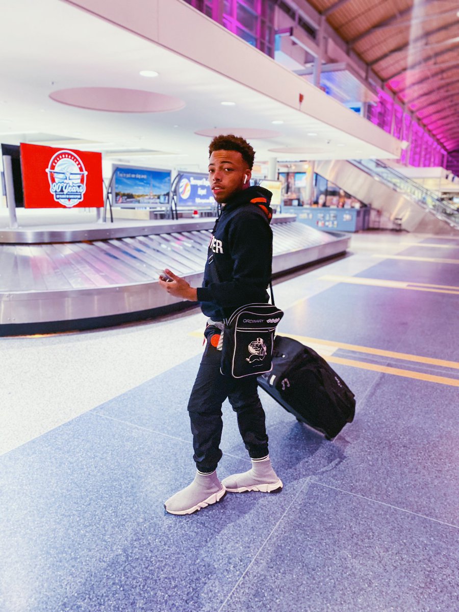 itsianj's tweet photo. Money didn’t make me, being broke did. Thank you God for another 24 hours. Forever grateful. Back to work... ✌🏽
#HardlyHomeButAlwaysReppin
#OOForTheWin
#ThankYouVirgil
#DroppedARackOnSweatpantsWhoAmI?
#StillSaving80Spending20
#DontGoBrokeTryingToKeepUp
#P0 https://t.co/uVDXpItrue