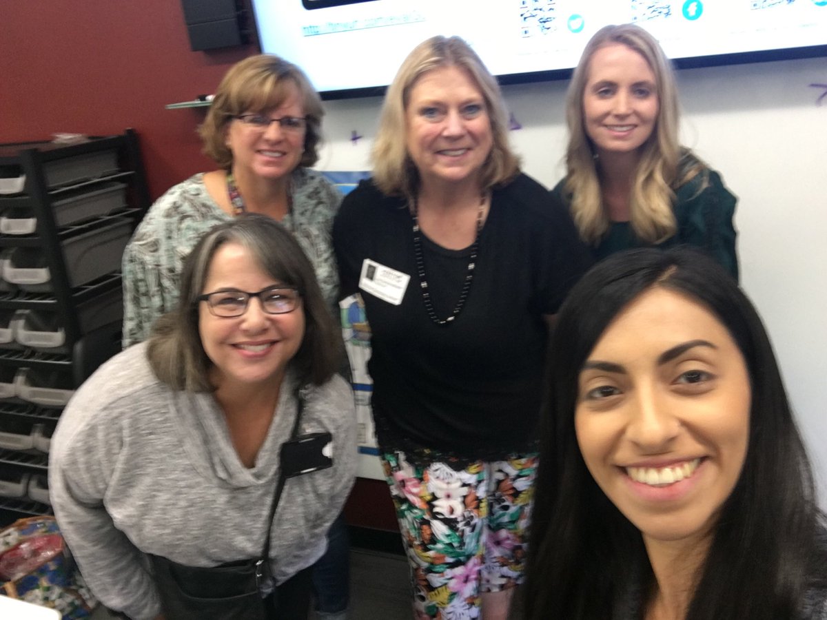 PleasantLisa61's tweet photo. Having a great day @BelleviewDogs @PortervilleUSD doing professional learning! #learningwithlisa @greenfieldlearn @LexiaLearning https://t.co/jXHbQkd8RH