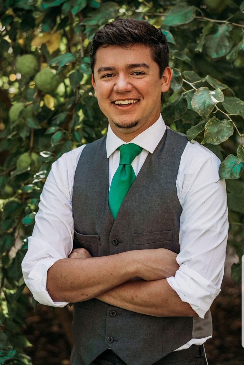 MEET THE CLEFS! Meet one of our basses, Sean! Sean’s cousin has met Jason Segel, a lady once shook a sword at him in a drive-thru, and in Kindergarten he ate peanut butter, ham, and cheese sandwiches for lunch! Meet Sean and all the Clefs at our concert Nov 1 at 7:30 in the Bone!