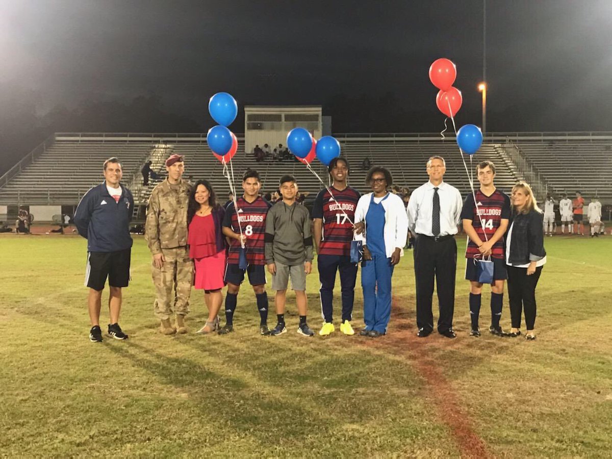FTSMensSoccer's tweet photo. Dawg soccer tops Southview last night on Senior Night 4-0 which puts our Bulldogs at (10-3) in conference. Thank you Jacob Agustin, Jordane Williams, and Thomas Harris for your nonstop hard work and dedication over the years! You guys will be missed!! #Run910 #TheRoss https://t.co/VvjKomO0Ro