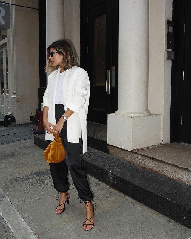 Layering Season Calls For The Essential White Tee. @pamhetlinger
.
.
.
.
.
.
.
. #pamhetlinger #streetstyle #whitetee #whiteblazer #fallstyle #falllayers #tuesdaystyle ift.tt/2PataO9