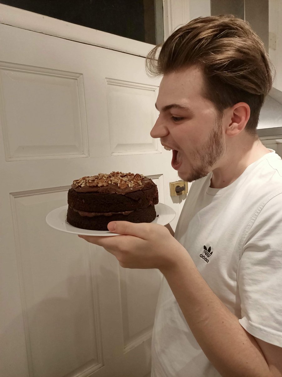 benhousebakes's tweet photo. i made a chocolate coca cola cake ❤️❤️ what cakes has everyone made?? #GBBO #GBBOTwitterBakeAlong #GBBO2019 #bake #baker #baking #cake #baking #CokeCommunity2019 https://t.co/wxt48ptnO9