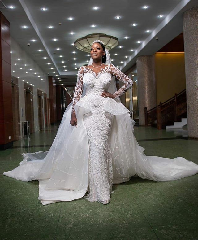 This picture needs to be framed 🔥

#SomTo19
Bride @somakudi
Makeup @banksbmpro 
Dress @alonuko_bespoke
Photography @kelechiamadiobi
#BellaNaijaWeddings ift.tt/2ImTa3D