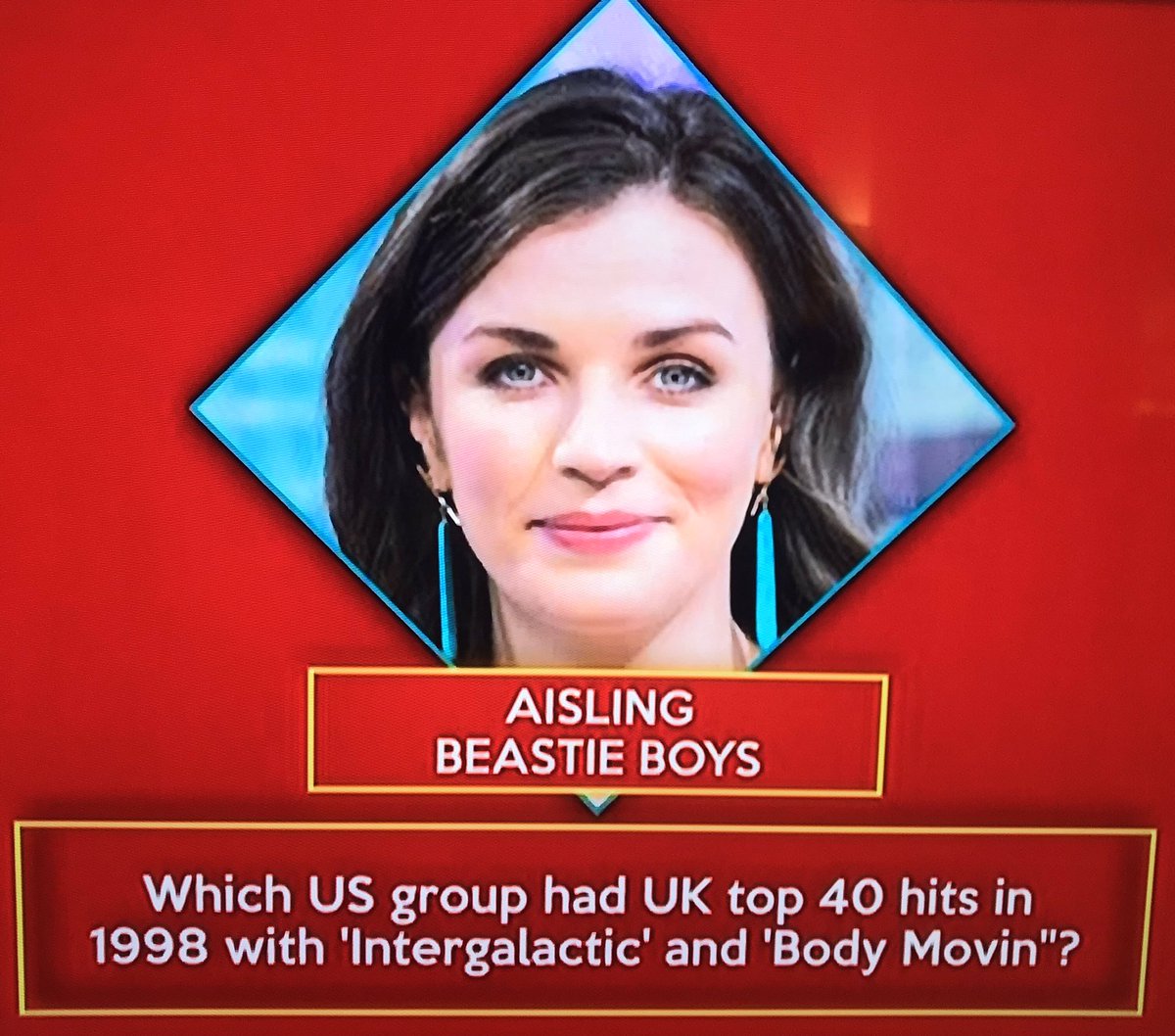 TheOtherRobert's tweet image. There’s the amazingly versatile @WeeMissBea appearing as part of a question and part of the answer on @RichardOsman’s House of Games tonight. #SoVersatile @OffTheKerb