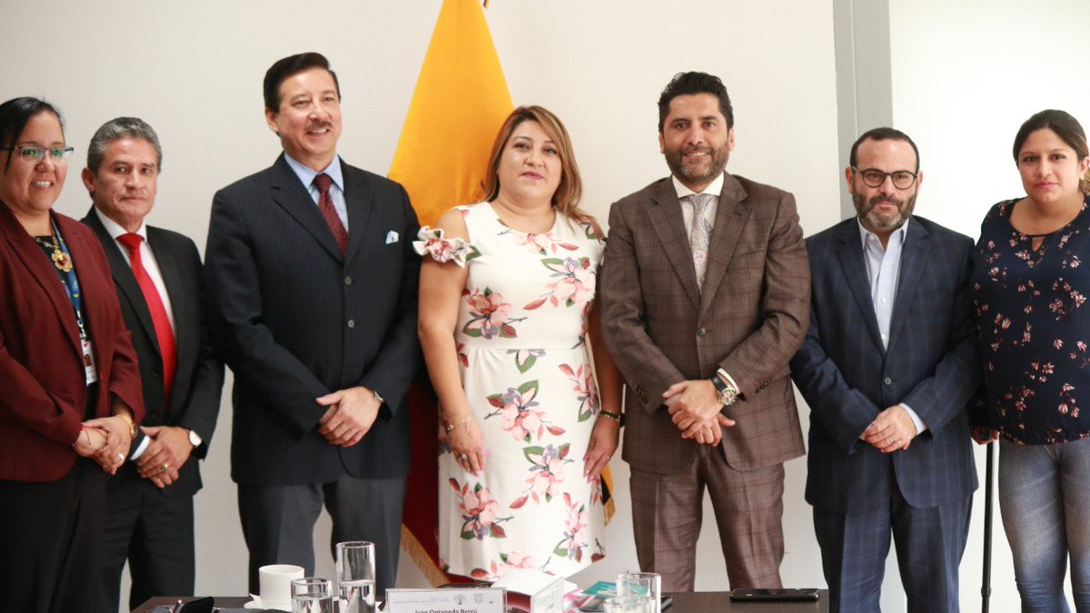 IvanOntanedaB's tweet photo. Continuamos con los #DiálogosProductivosEc, junto a representantes de la Cámara Artesanal de Pichincha, para atender sus necesidades vamos a fortalecer el trabajo en territorio. Así nuestros servicios llegarán a todos los artesanos del país.🇪🇨 https://t.co/lK07gjh24t