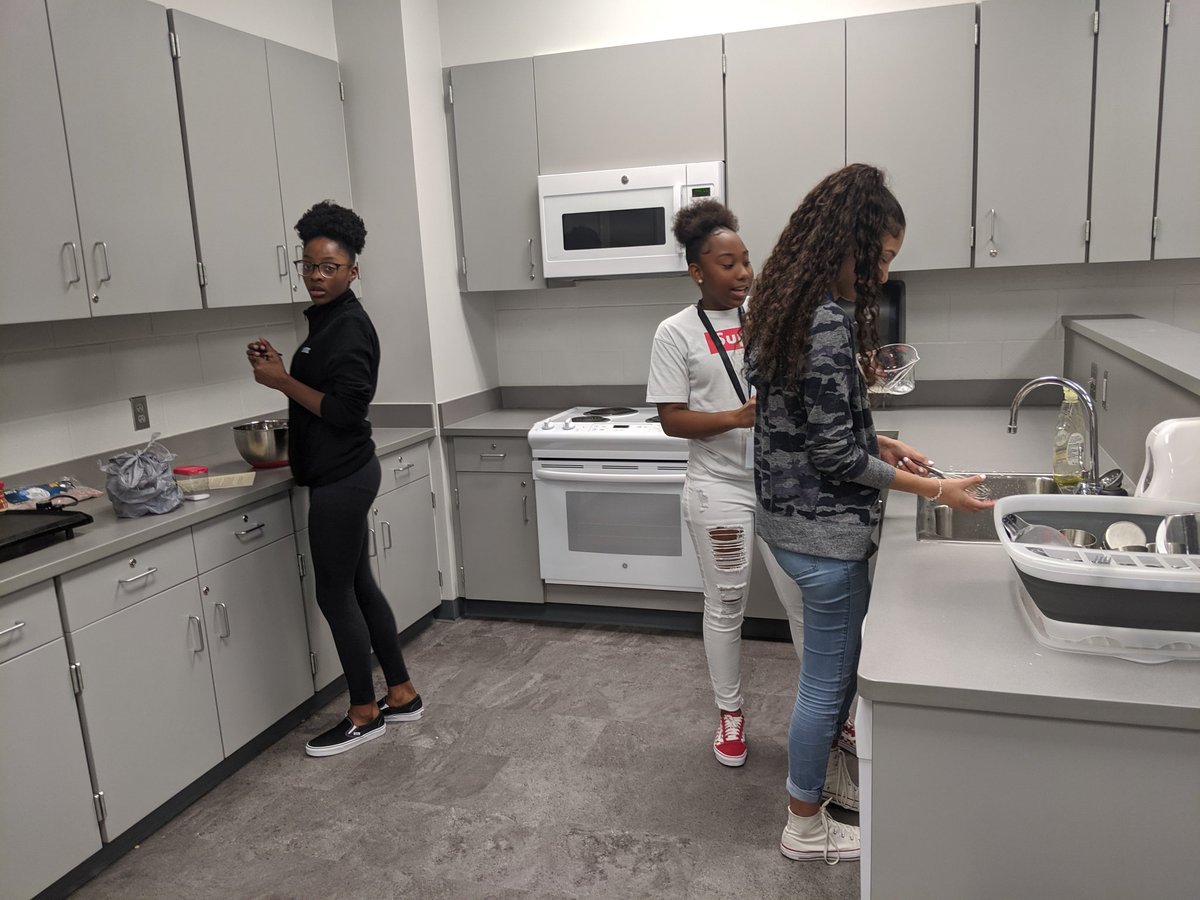 Lindsay Bui tweet media