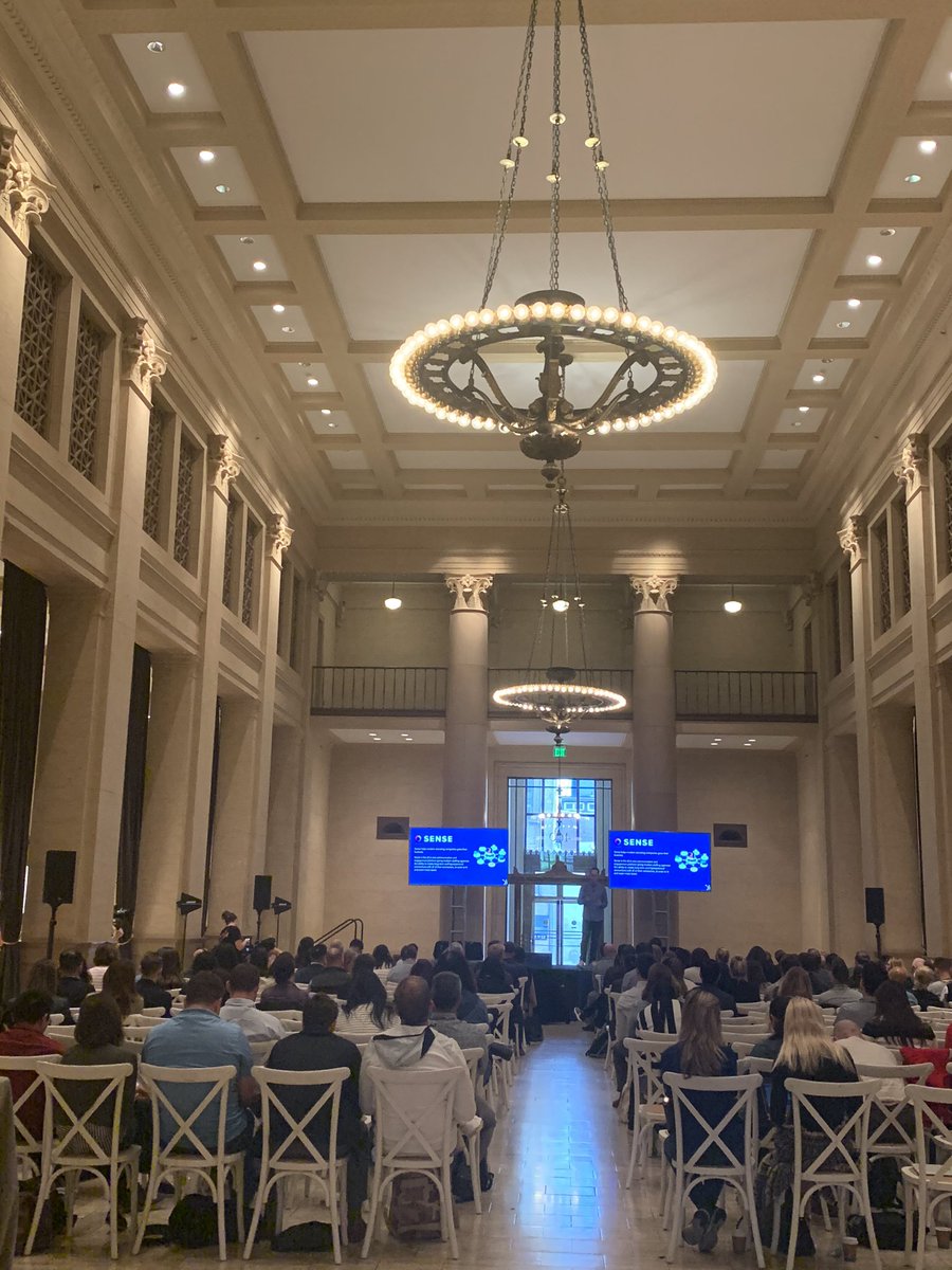 katie_rubak's tweet image. It’s @alexmr at Grow with @HubSpot! Teachin’ everyone how @Sense_HQ achieves that best-in-class customer experience.