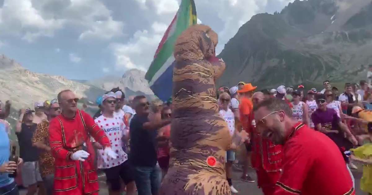 TdF Beefeaters win UCI Fans’ Award with THAT video; Hope in Lotus tie-up; British Cycling slams e-car 'green' number plate plans; 6 Day London – how to watch on BBC; Lookalike trophies; 'Auction for Kennaugh's Dogma F1 + more on live blog road.cc/267852 #cycling